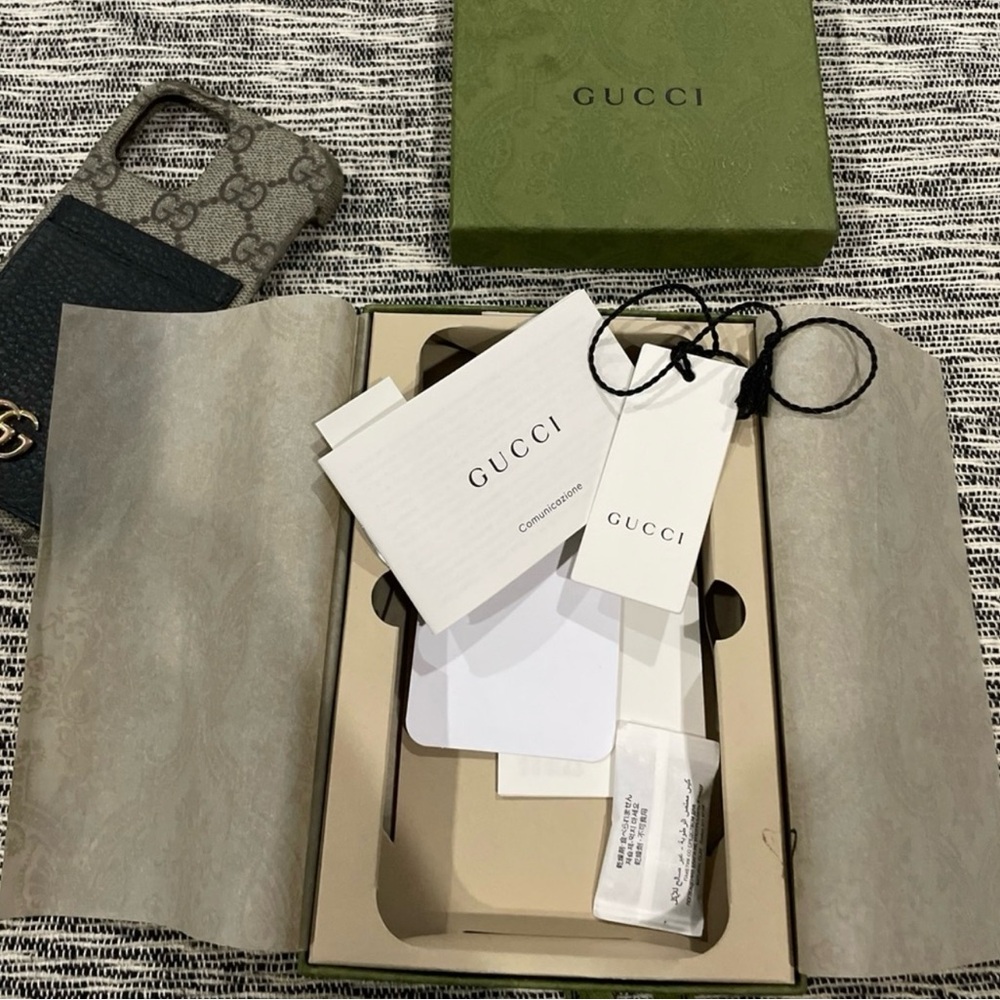Gucci IPhone 12/12 Pro Case 
Authentic, comes with box and tags, used.